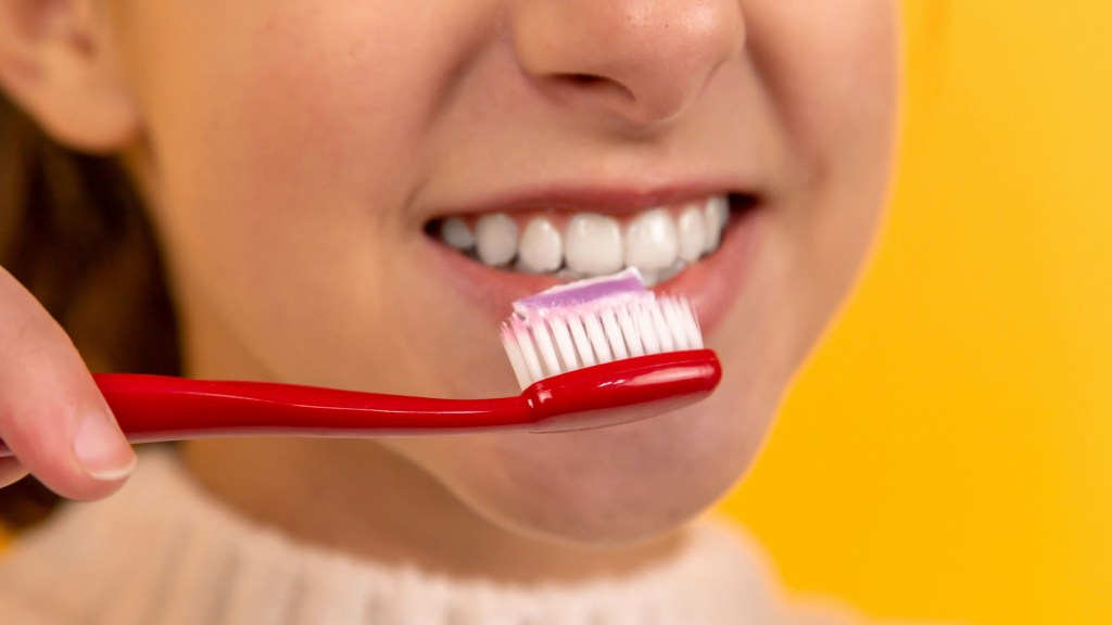 diana-polekhina-iYQgnaWD8uw-unsplash-1024x576 Are Your Teeth At Risk? Here’s What Dentists Say About The Early Signs Of Tooth Loss